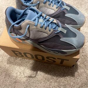YEEZY BOOST 700 REPS